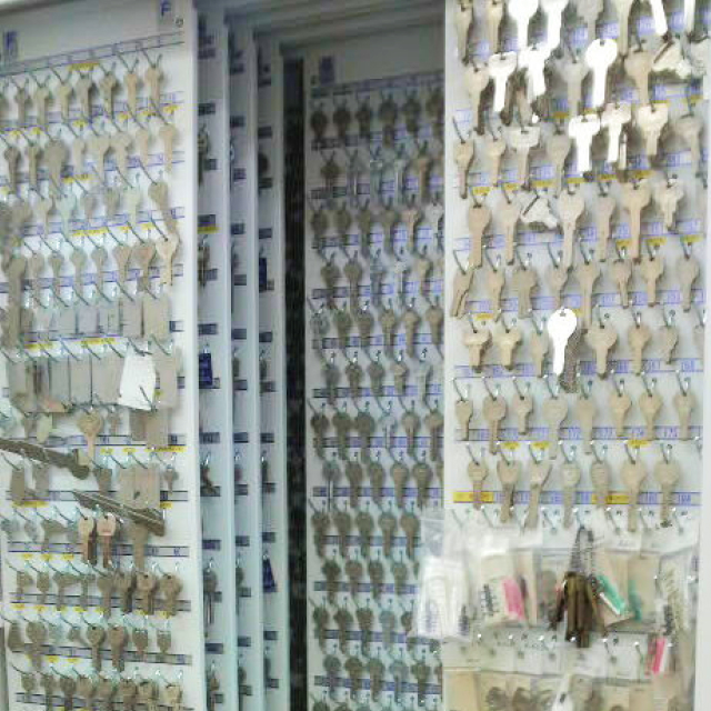 ブランクキー(鍵の土台)は、数千種類を在庫として用意しております！